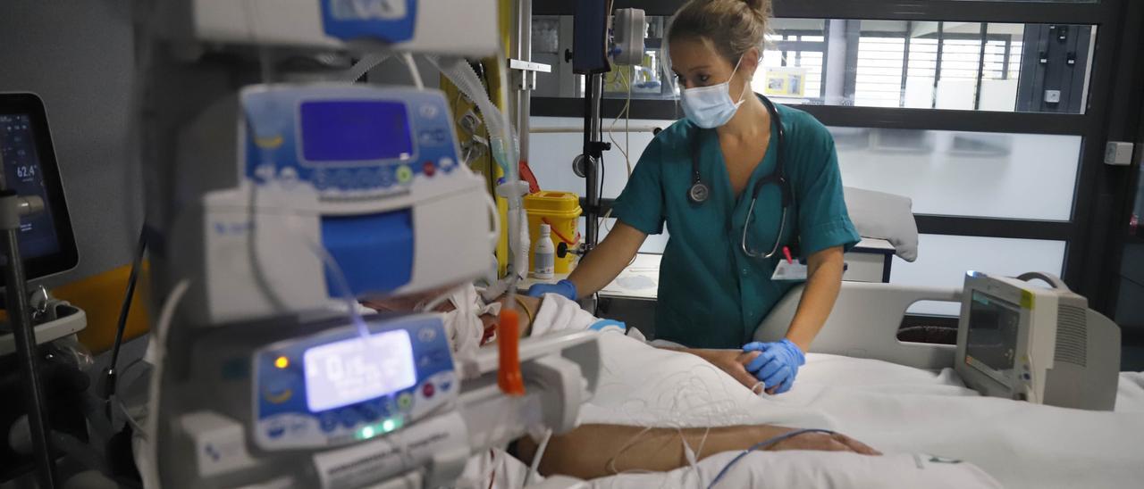 La UCI del Hospital Reina Sofía, un servicio que salva vidas