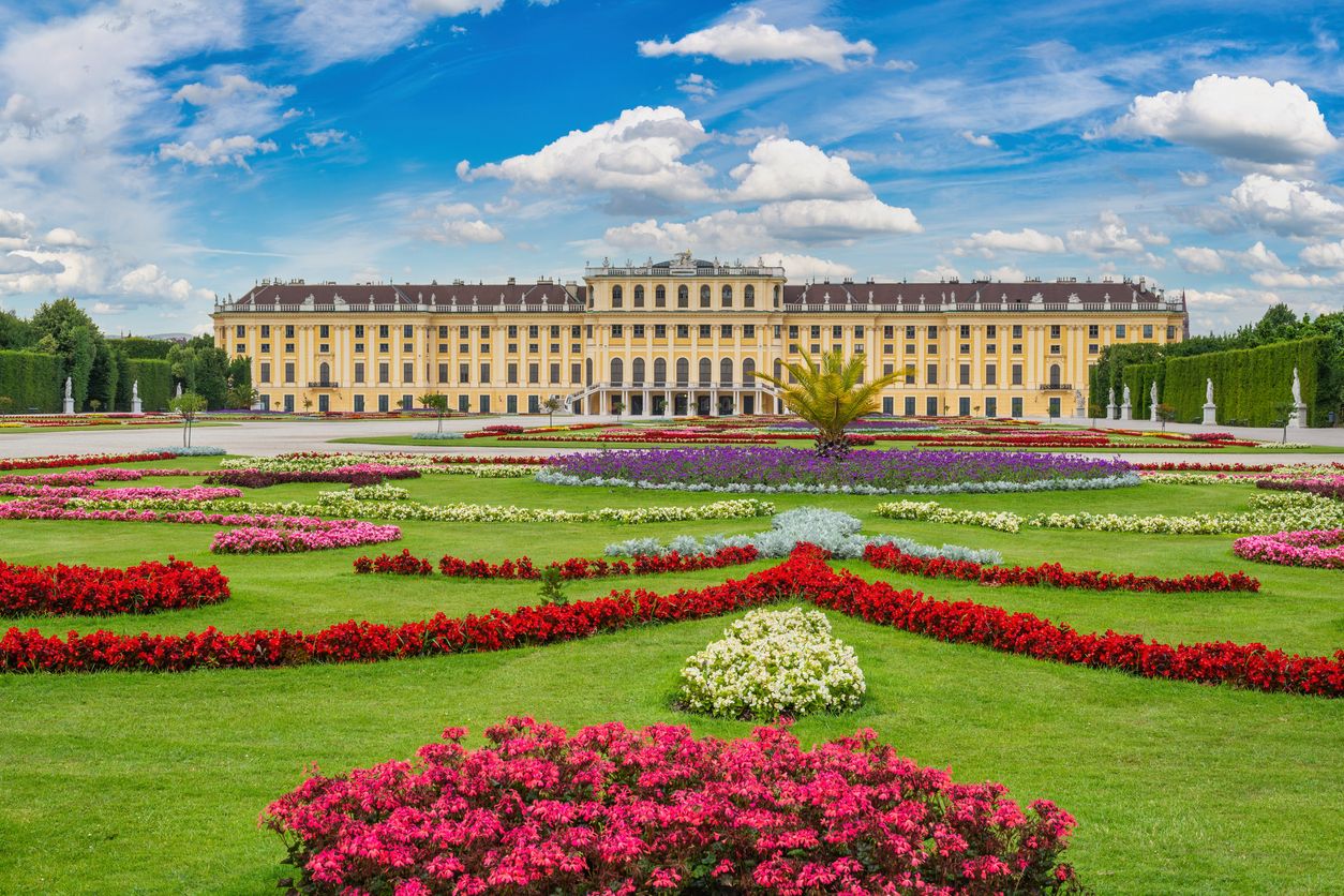 Viena, Austria, primavera en el jardín del Palacio de Schönbrunn