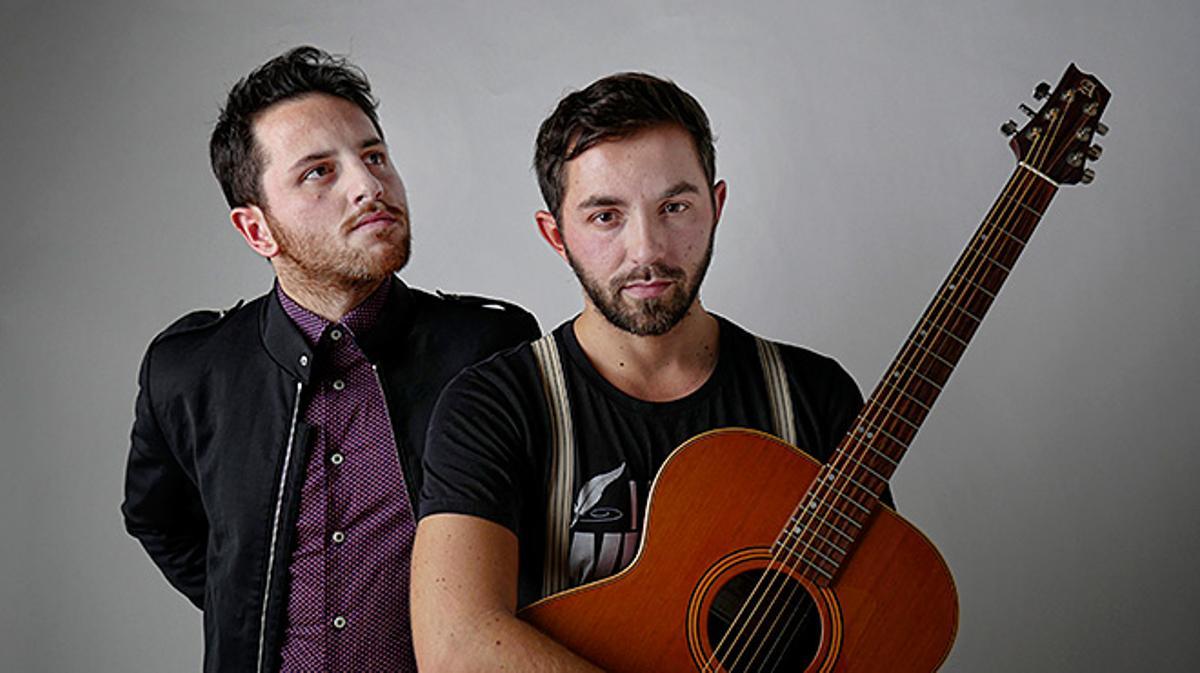 Los hermanos Alessio y Giancarlo Arena cantan ’Un nido en la garganta’.