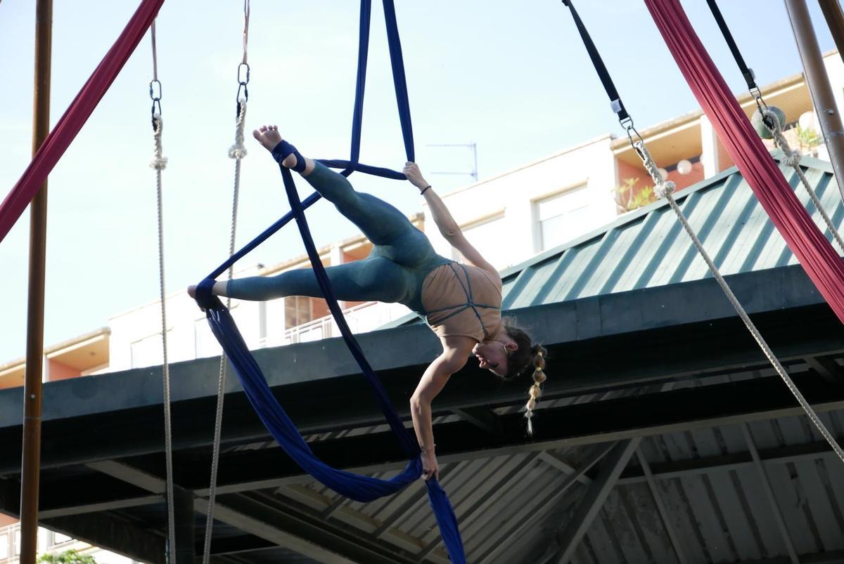 En imágenes | El Festival de Circo Social llena de acrobacias el barrio de San José En imágenes | El Festival de Circo Social llena de acrobacias el barrio de San José