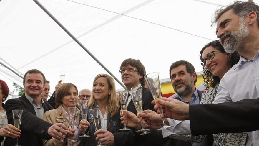 Carles Puigdemont crida els catalans a lluitar contra els &quot;dracs ferotges&quot;