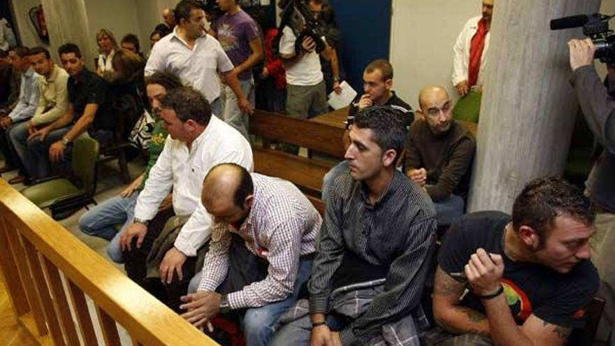 Los imputados durante la segunda jornada del juicio celebrada ayer.