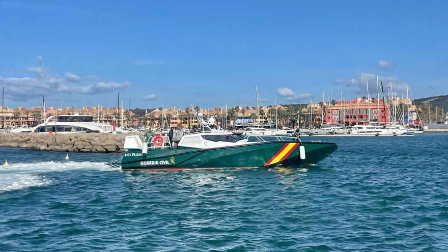 Una narcolancha embiste a una patrullera de la Guardia Civil en Málaga sin dejar heridos