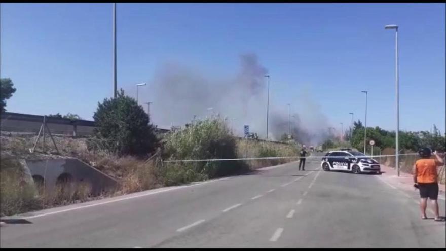 Cortan la A-30 por un incendio en Patiño (II)