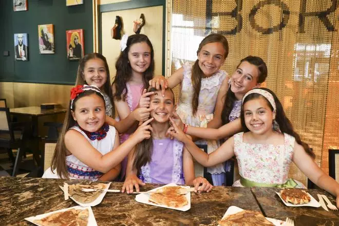 Así de bien lo pasaron de la Bellea del Foc infantil y sus damas entre helados y tortitas