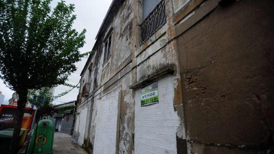 La casa en ruinas de O Castro está en venta desde hace unos meses. // Iñaki Abella