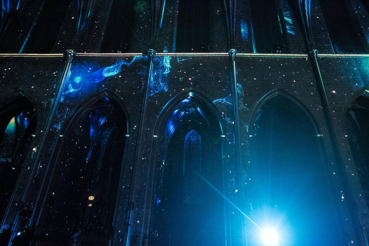 ‘LUMINISCENCE’, un espectáculo inmersivo de luz y música en Santa Maria del Pi