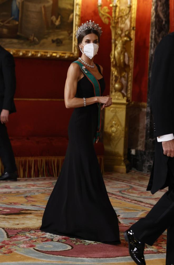 La reina Letizia asiste a la cena de gala en honor a Sergio Mattarella, Presidente de la República Italiana