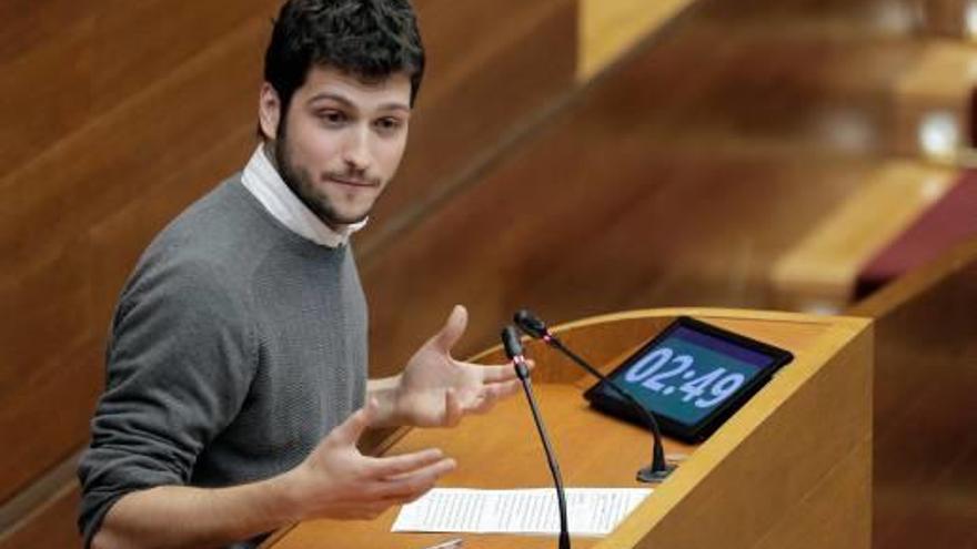 Antonio Estañ durante su intervención ayer en las Cortes Valencianas.