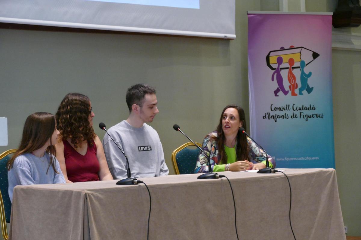 EN IMATGES | El Consell Ciutadà d’Infants de Figueres presenta un àlbum il•lustrat que recull els seus primers 10 anys de vida