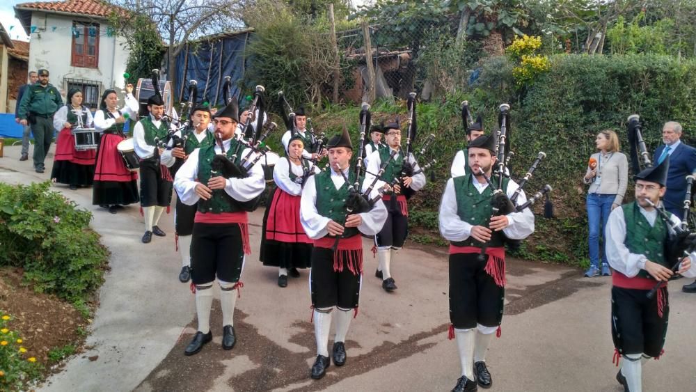 Poreñu celebra el Pueblo Ejemplar con los Reyes