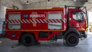 Los bomberos recogen un cadáver del agua en Ibiza