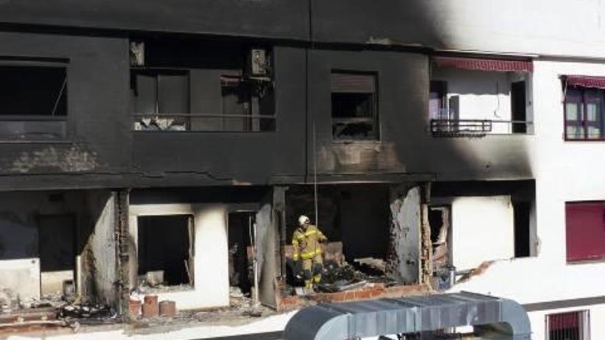 Un muerto y 8 heridos leves en Cáceres en un incendio por una explosión de gas