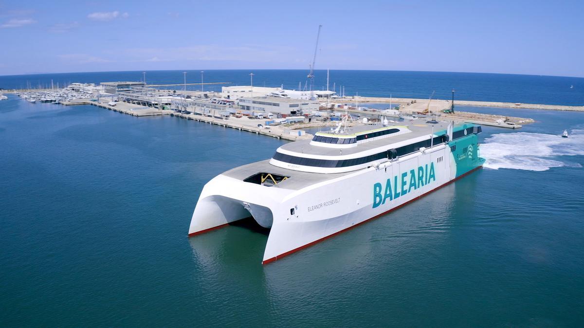 El buque que cubre la línea Dénia-Ibiza en el que se ha probado el sistema