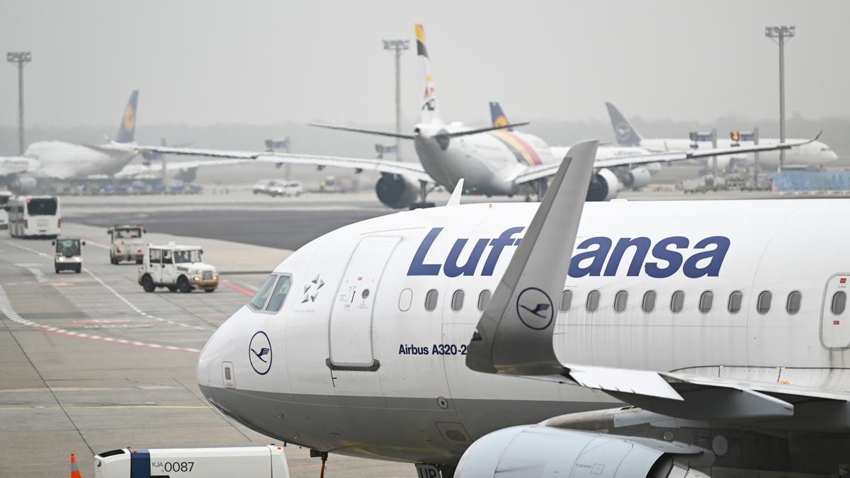 Un avión de Lufthansa, en Ibiza.