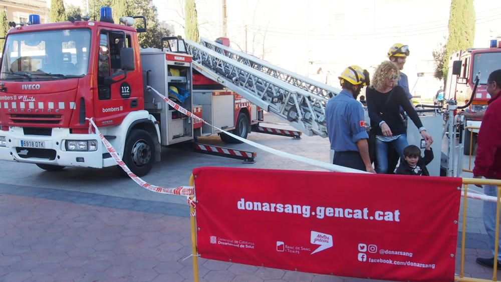 «Els Bombers t''acompanyen a donar sang» a Figueres