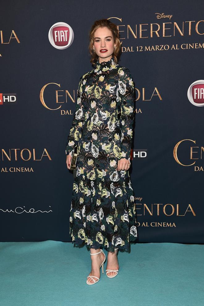 Lily James, look de la semana