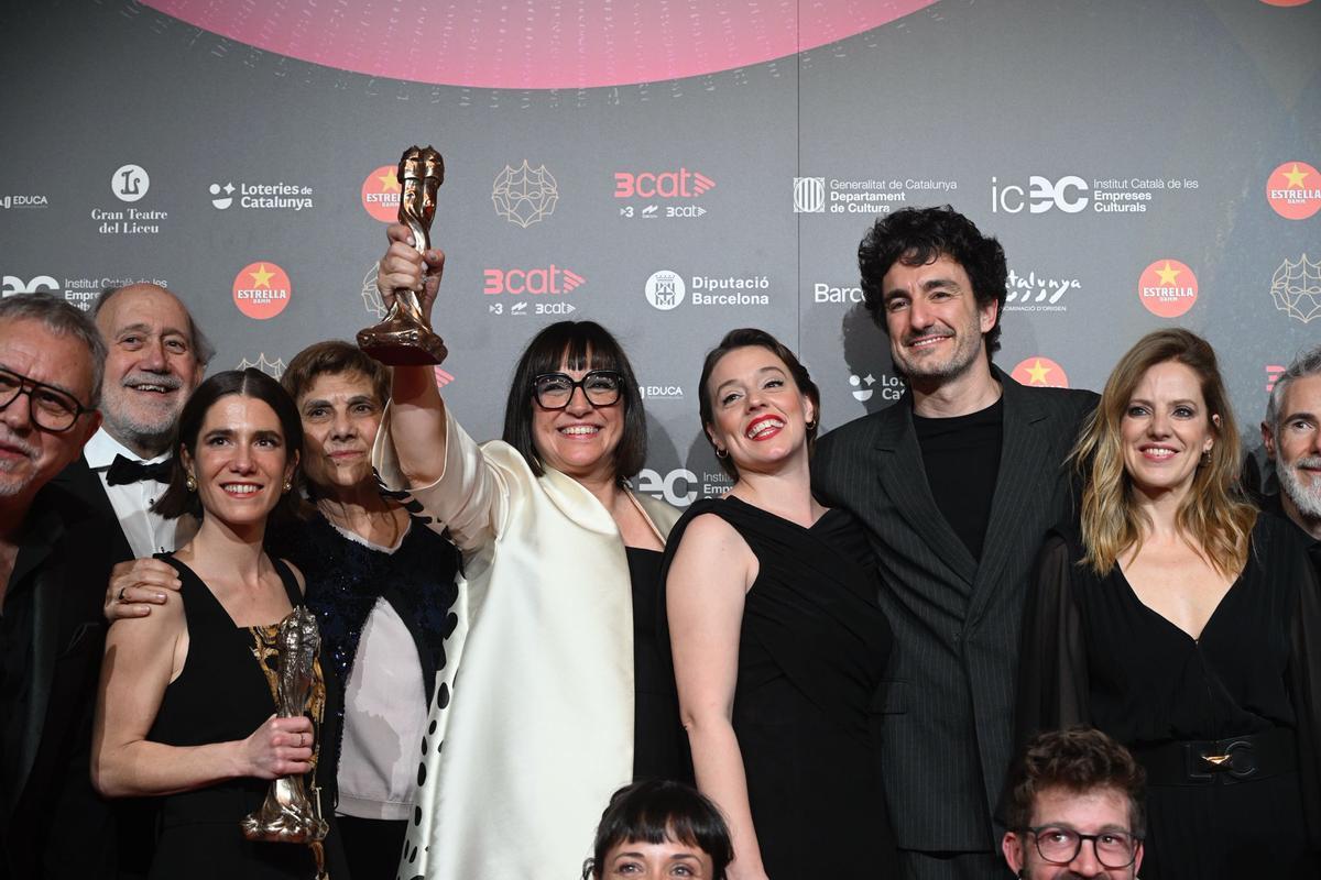 Ganadores de los Premis Gaudí 2026. La directora Judith Colell (d) recibe el premio a la Mejor Película por 'Frontera', Ganadores de los Premis Gaudí 2026. La directora Judith Colell (d) recibe el premio a la Mejor Película por 'Frontera',