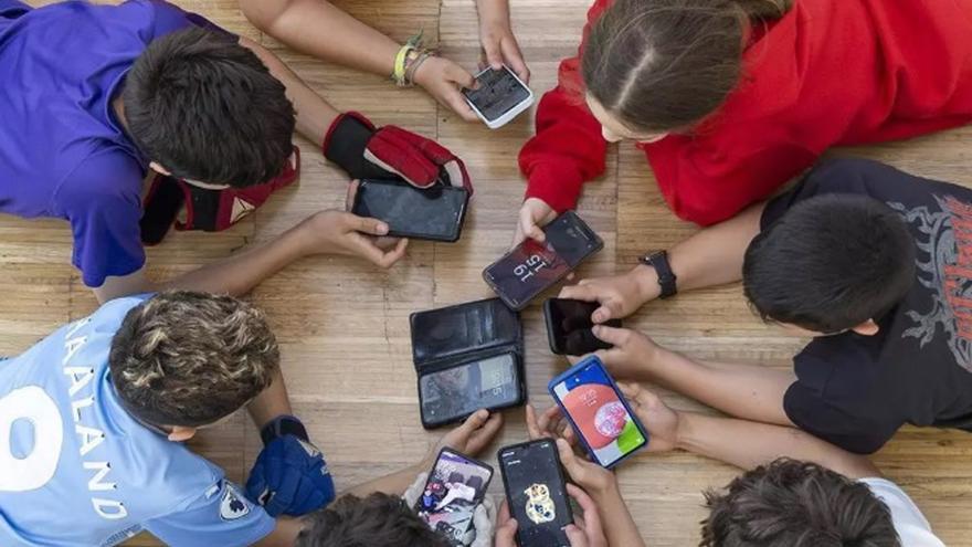 L'abús de les pantalles fa créixer l'autisme digital en la població infantil