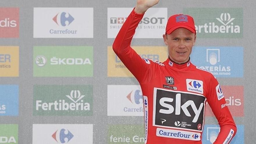 Chris Froome con el &#039;maillot&#039; de líder de La Vuelta.