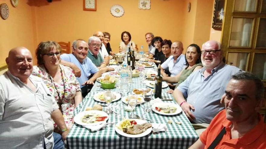 Encuentro de quintos de 1957 en Santibáñez de Vidriales