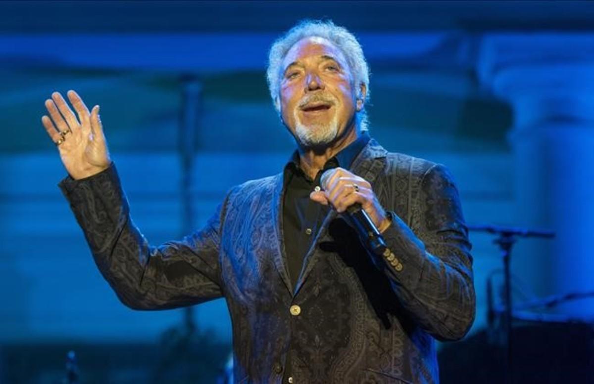 jjubierre34510265 barcelona  29 06 2016 concierto de tom jones en el festival 160630092837