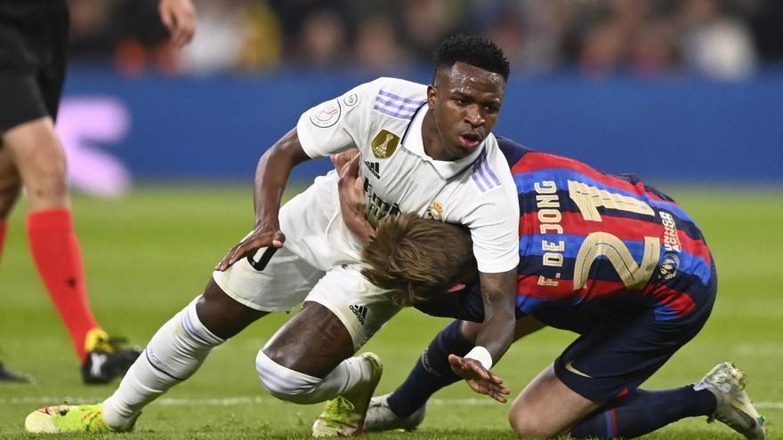 Partido entre el Real Madrid y el FC Bacelona en la semifinal de la Champions.