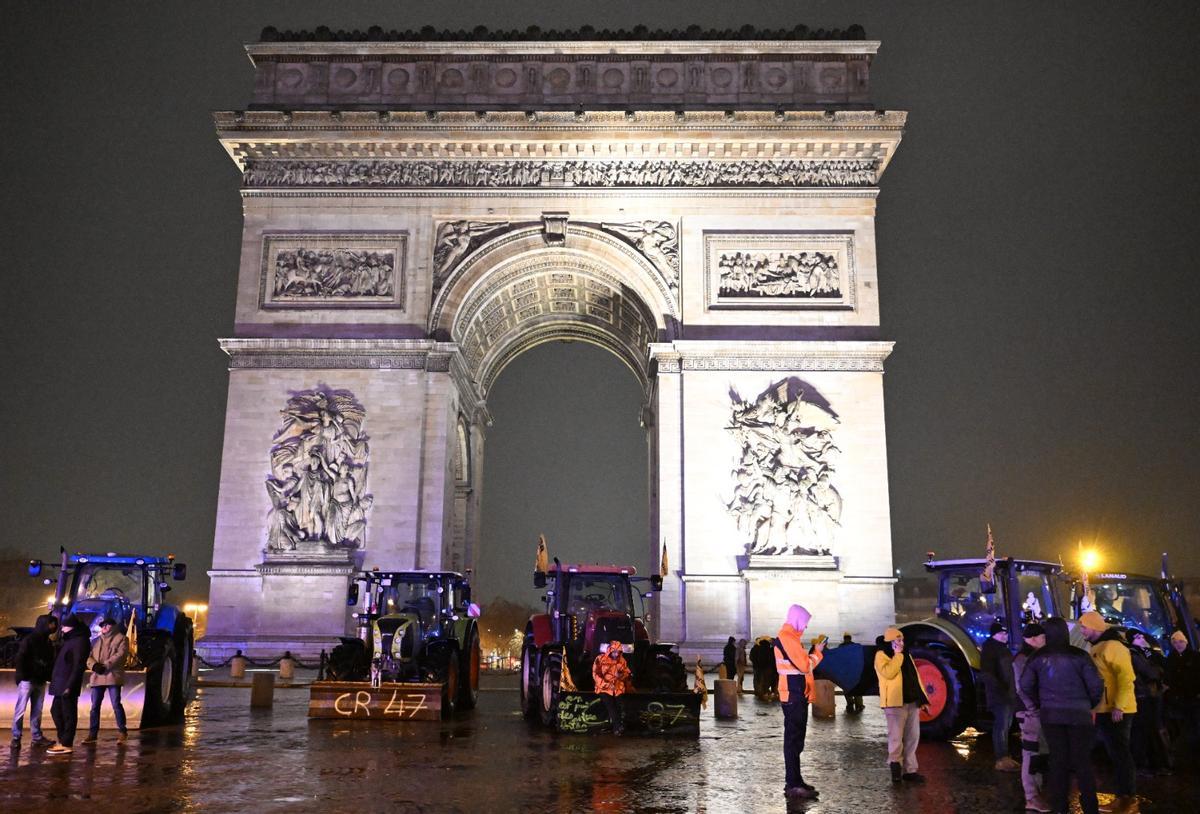 Una imagen del Arco del Triunfo en París.