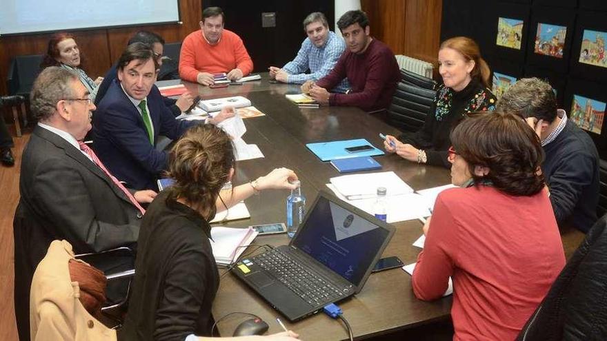 Reunión de ayer del Consello Económico y Social de Pontevedra. // Rafa Vázquez