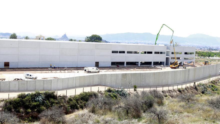 Las cocheras del tranvía, en una imagen de archivo durante su construcción