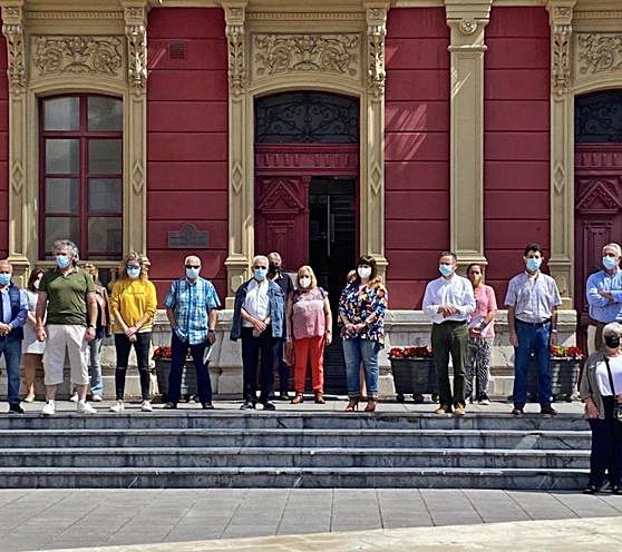 Los reunidos en Candás. | B. G.