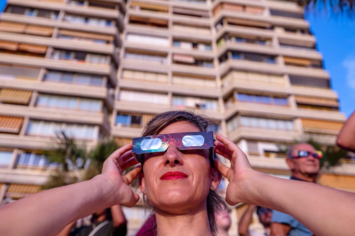 Así se ha visto el eclipse desde Benidorm Así se ha visto el eclipse desde Benidorm