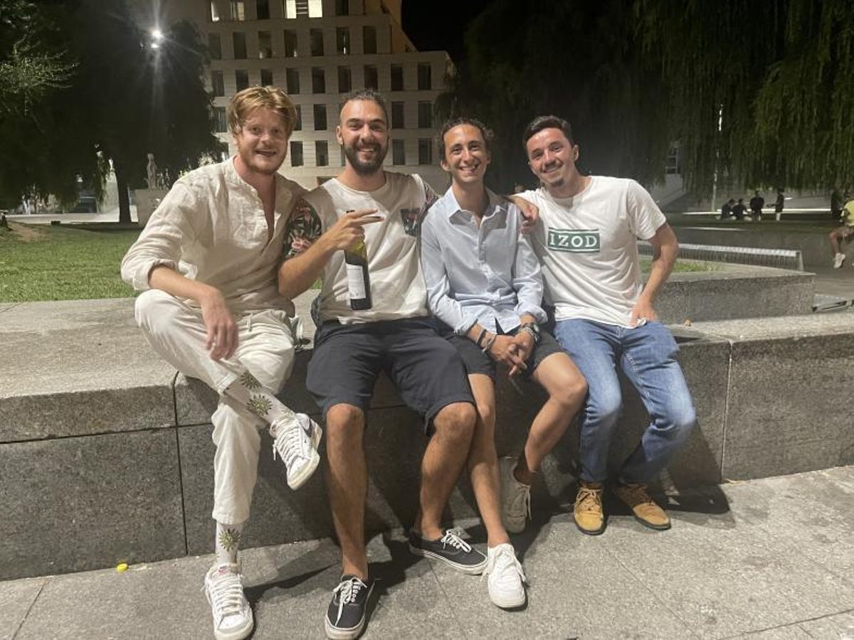 Alexis, Xiana, Fran y Brais de botellón. | // J. GARNELO