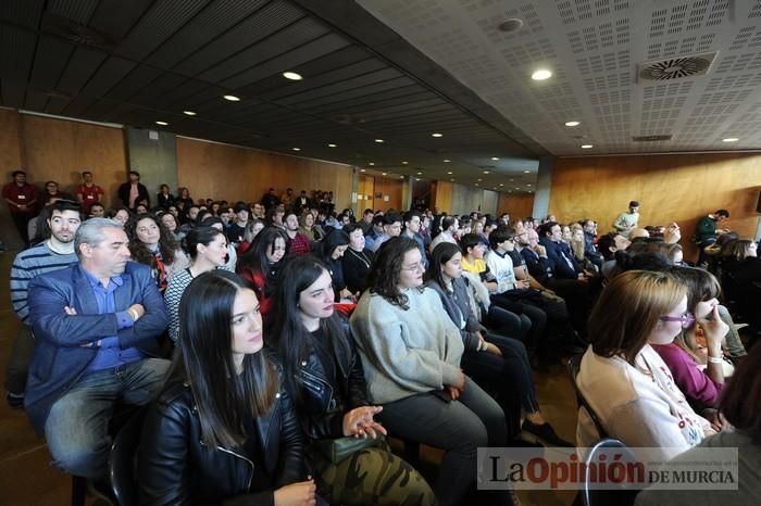 López Miras se codea con los jóvenes