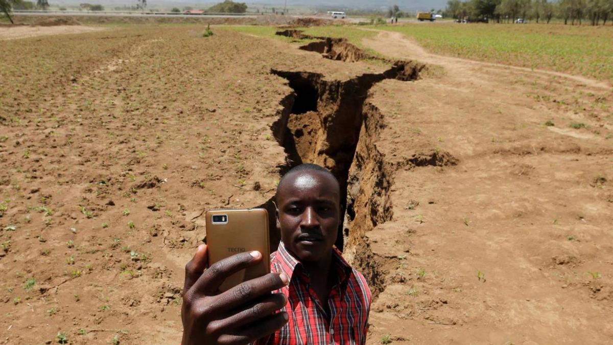 Tramo de la grieta surgida en 2018 en Kenia