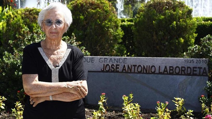 Juana de Grandes: «José Antonio Labordeta fue siempre un hombre honrado y fiel a sí mismo»