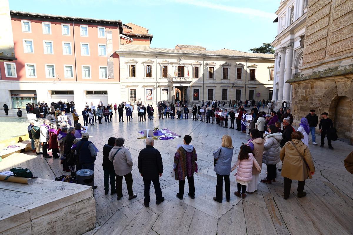 En imágenes |  El movimiento Revuelta de las Mujeres en la Iglesia alza la voz en Zaragoza por la igualdad