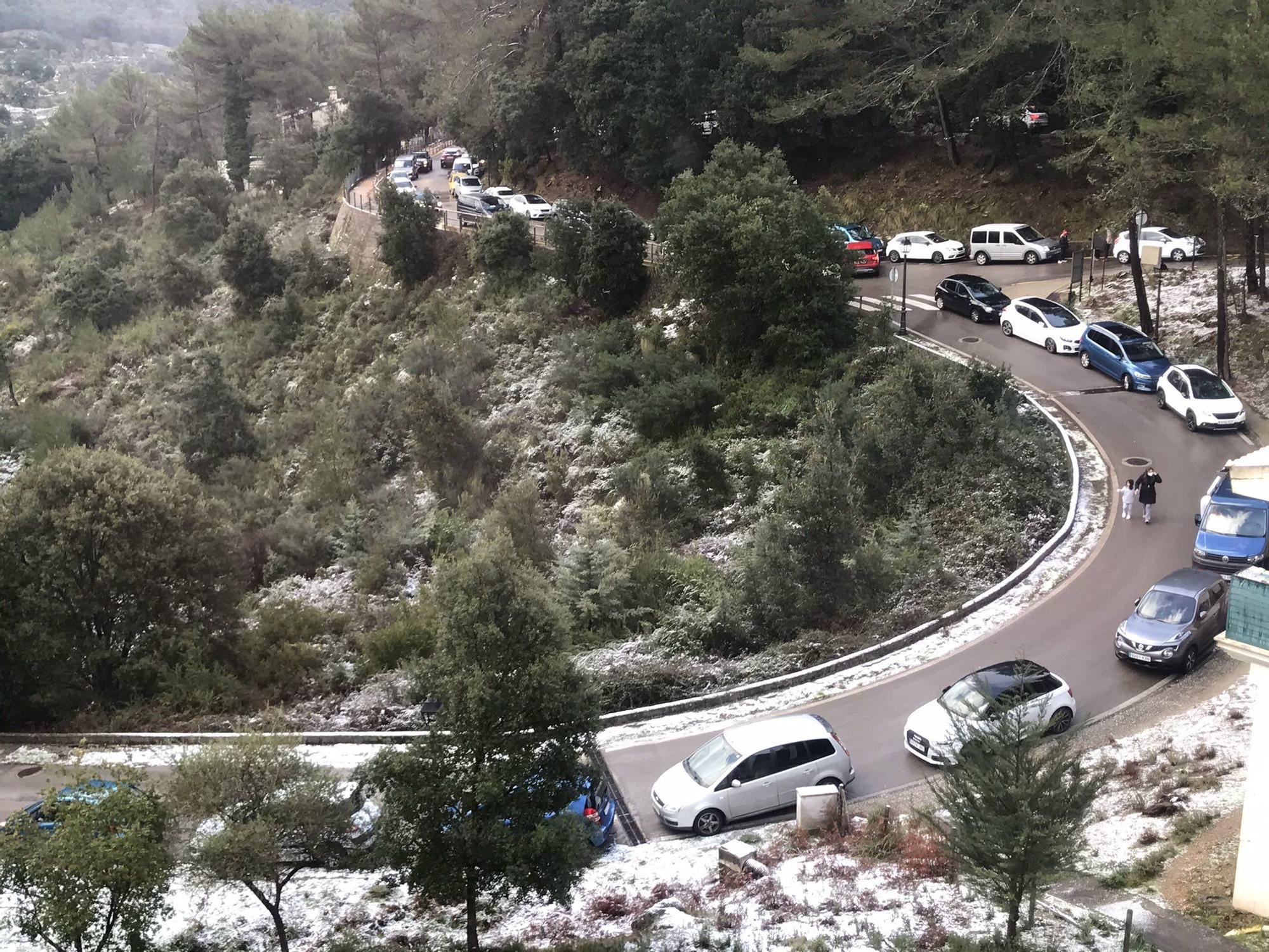 Caos en Escorca para ver la nieve