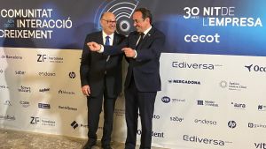 El presidente del Parlament, Josep Rull, junto al presidente de Cecot, Xavier Panés