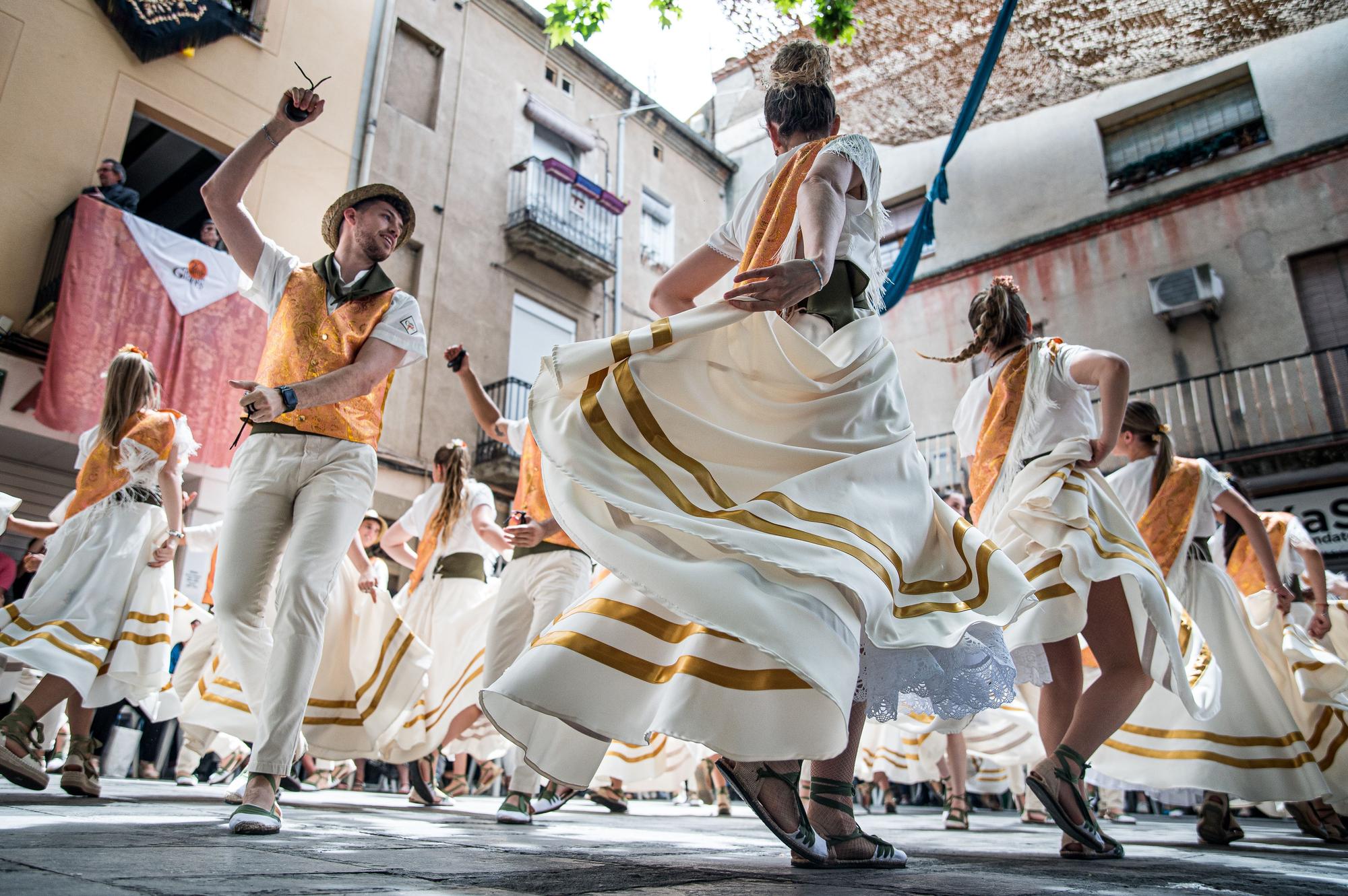 Troba't a les fotos del multitudinari ball de gitanes de Sant Vicenç