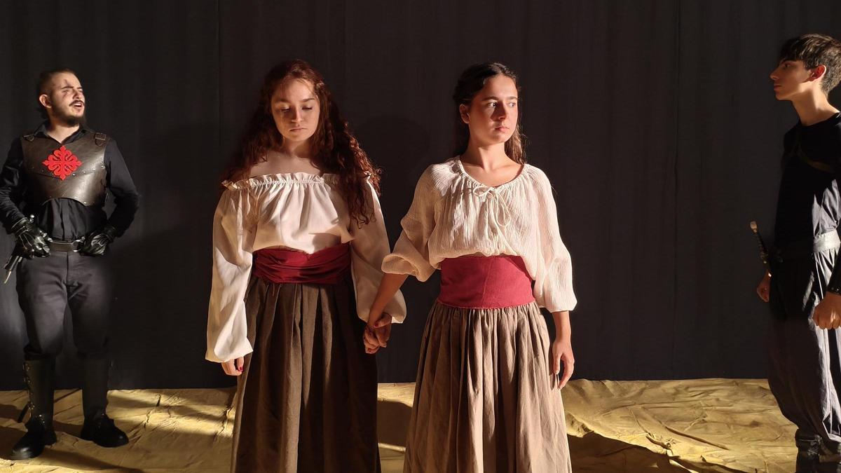 Una escena de la representación de la ESAD de 'Laurencia somos todos'.