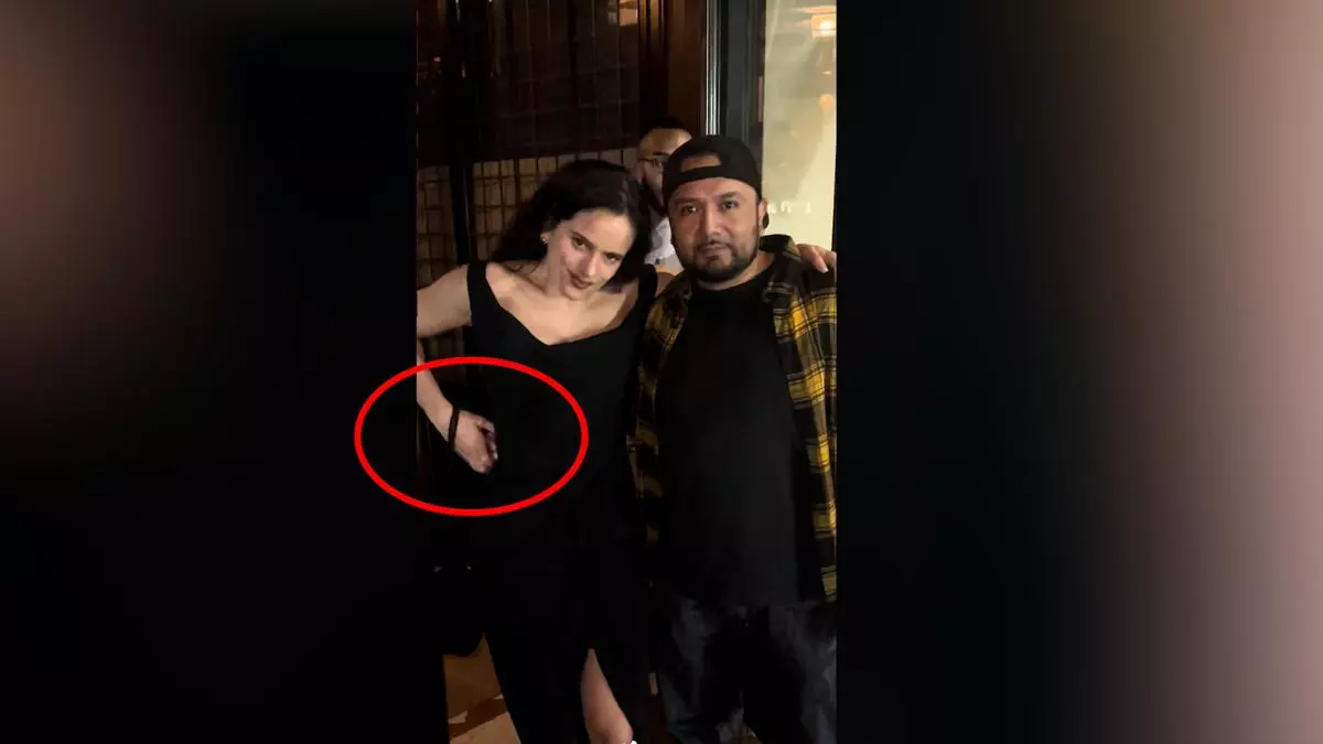 El incómodo momento de Rosalía con un fan