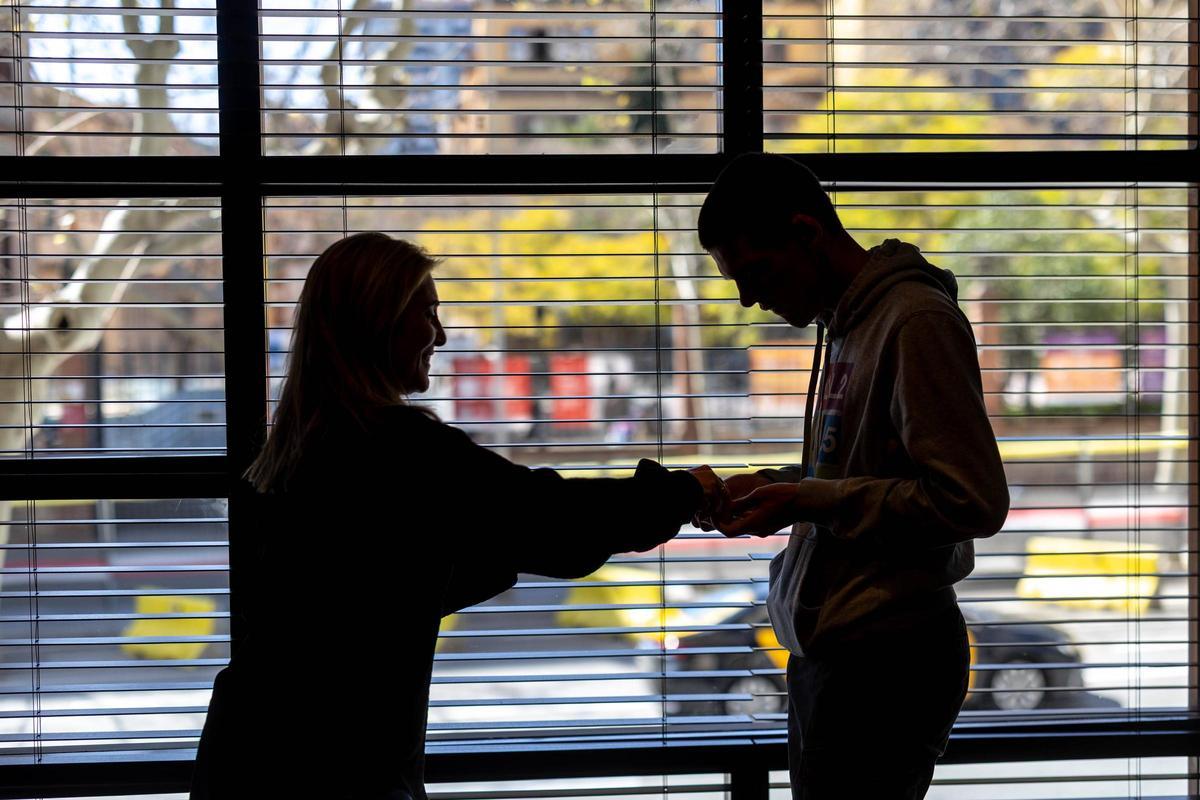 Katty junto a su hijo Raúl, este jueves en Barcelona.