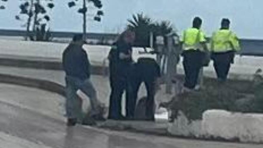 Localizan el cuerpo de un hombre flotando frente a la Avenida Marítima