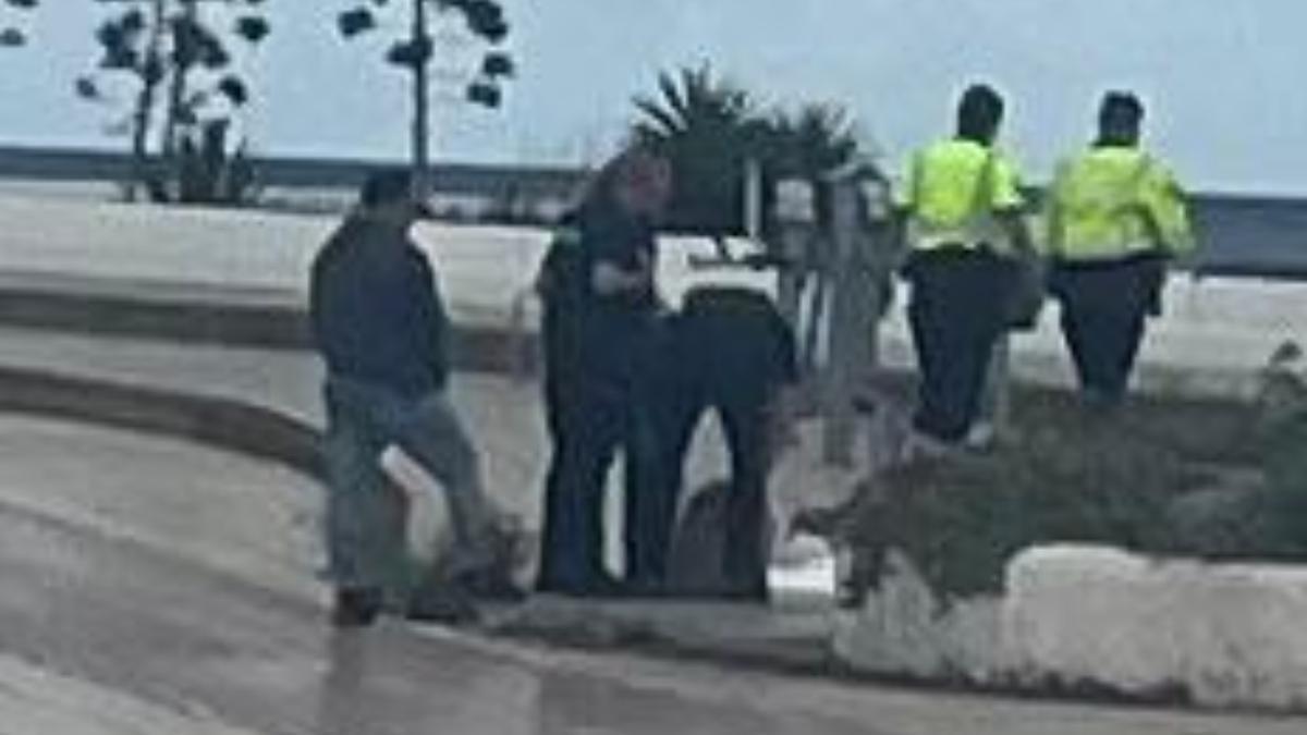 Agentes y efectivos en el lugar del suceso.