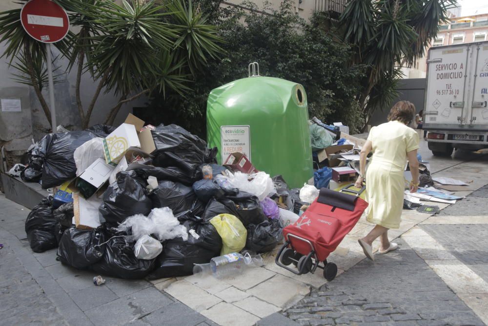 Basura en las calles de Alicante