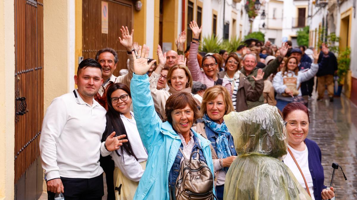 Colas de turistas para visitar los patios.