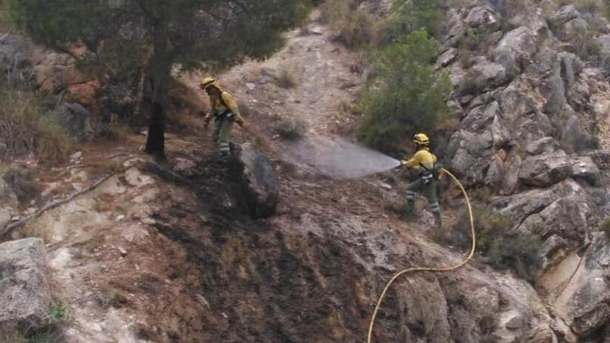 Una mujer intenta quemarse a lo bonzo y provoca un incendio en Cieza