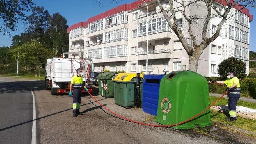 Los contenedores de basura son uno de los puntos a los que se les presta más atención. // G. Santos