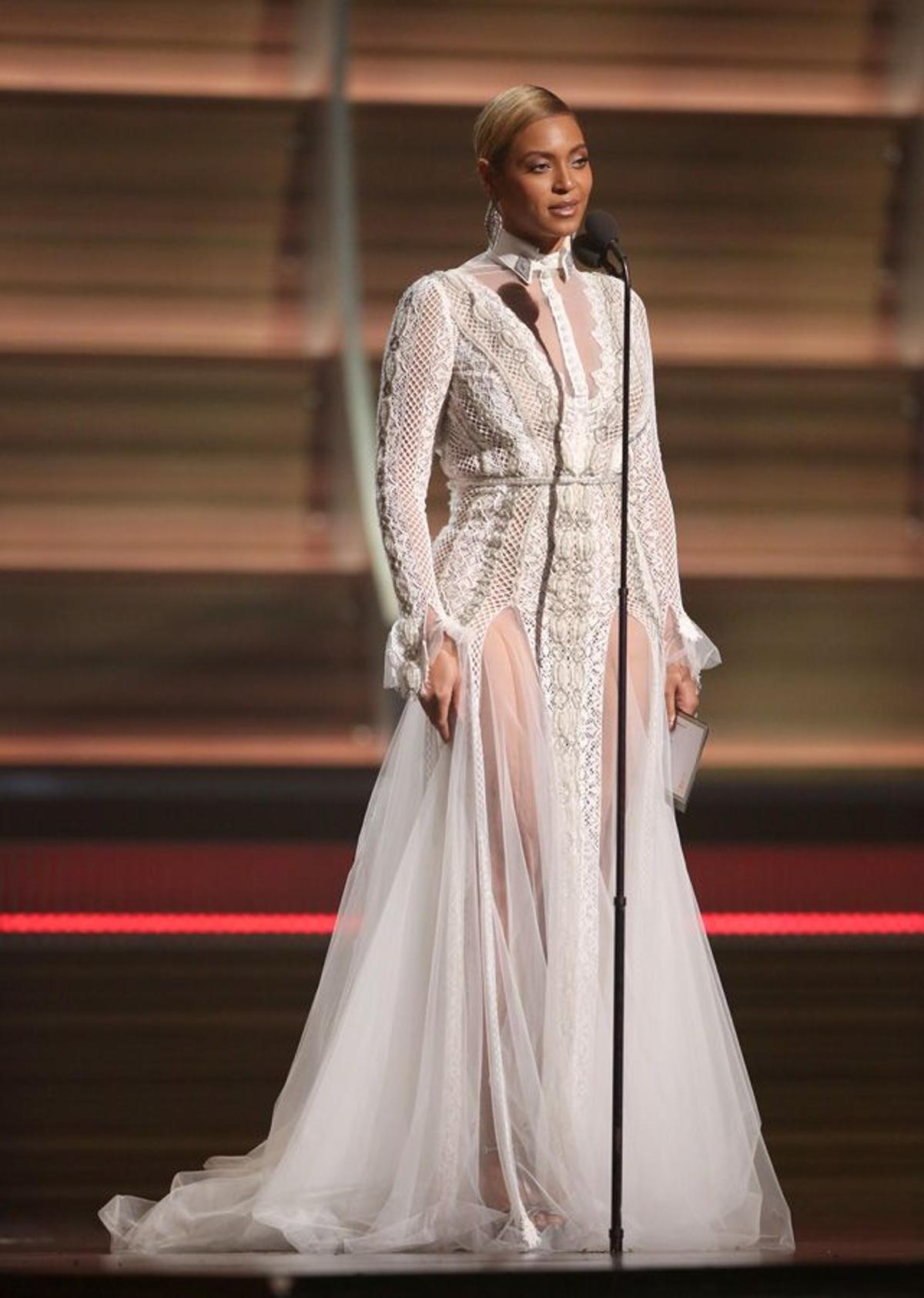 Premios Grammy 2016: Beyoncé con vestido de Inbal Dror